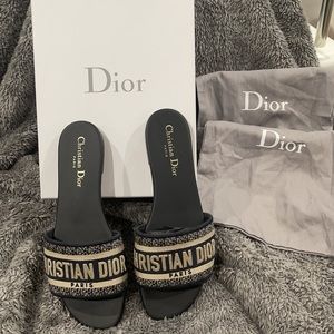 DWAY SLIDE DIOR!